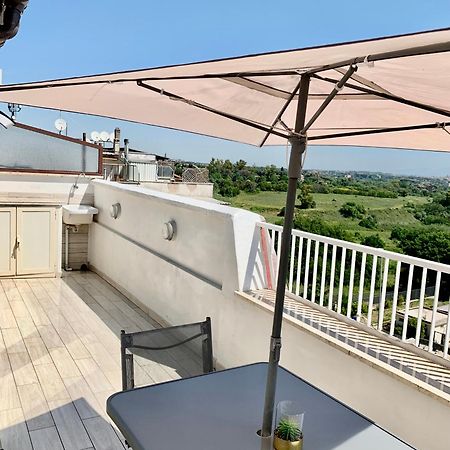 Vivi In Un Attico Tipico Romano Con Vista Su Roma 외부 사진