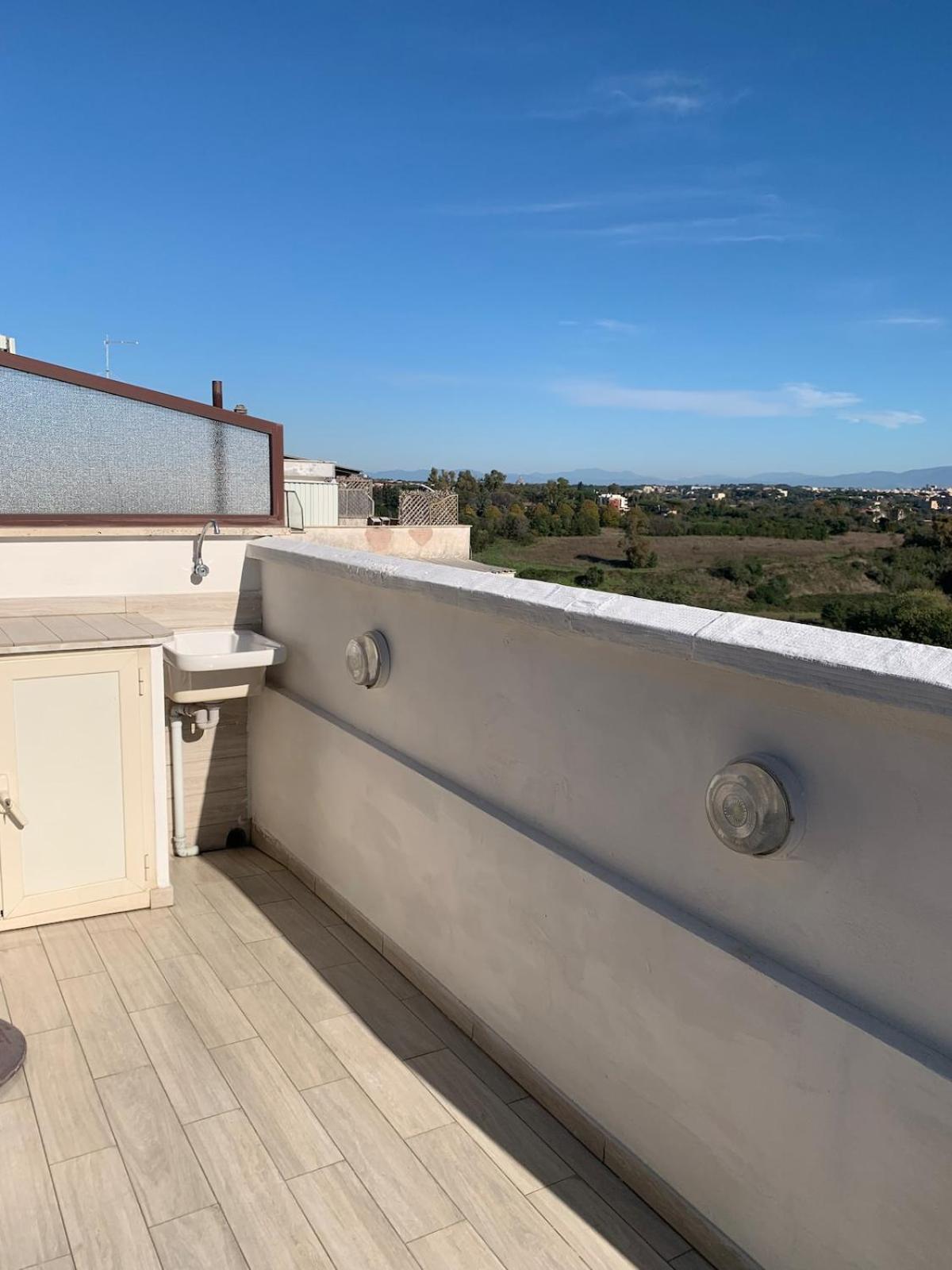 Vivi In Un Attico Tipico Romano Con Vista Su Roma 외부 사진