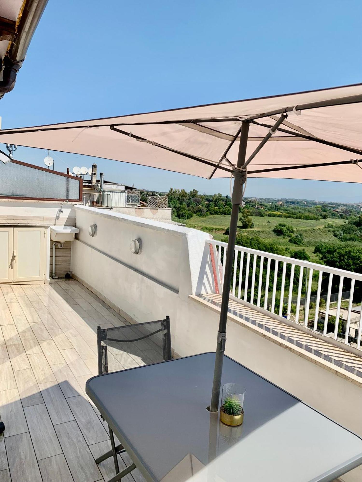 Vivi In Un Attico Tipico Romano Con Vista Su Roma 외부 사진